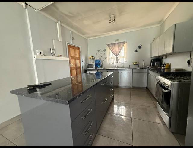 3 BEDROOM HOUSE FOR SALE IN VANDERBIJLPARK CW 3